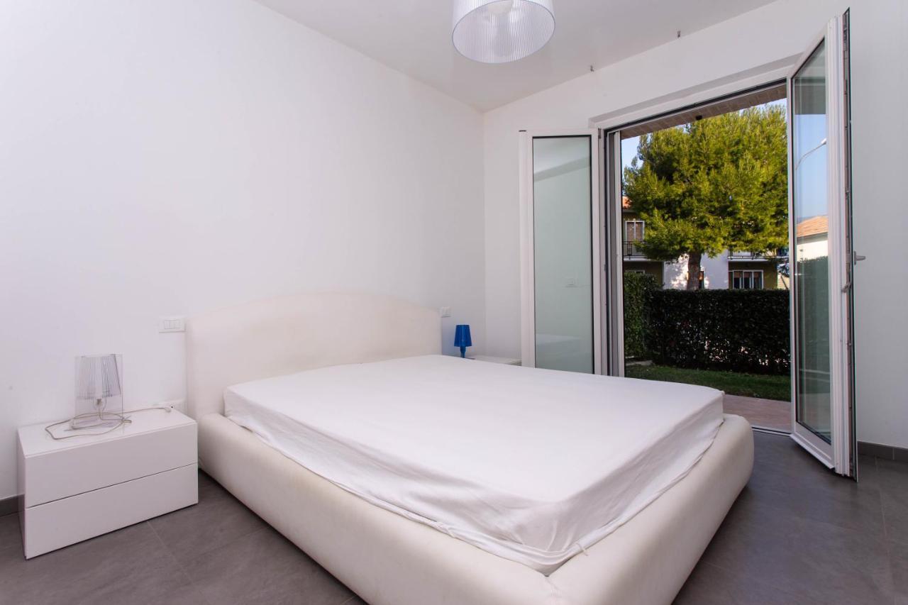S018 - Sirolo, Nuovissimo Trilocale In Pietra Con Giardino Dx Apartment Exterior foto