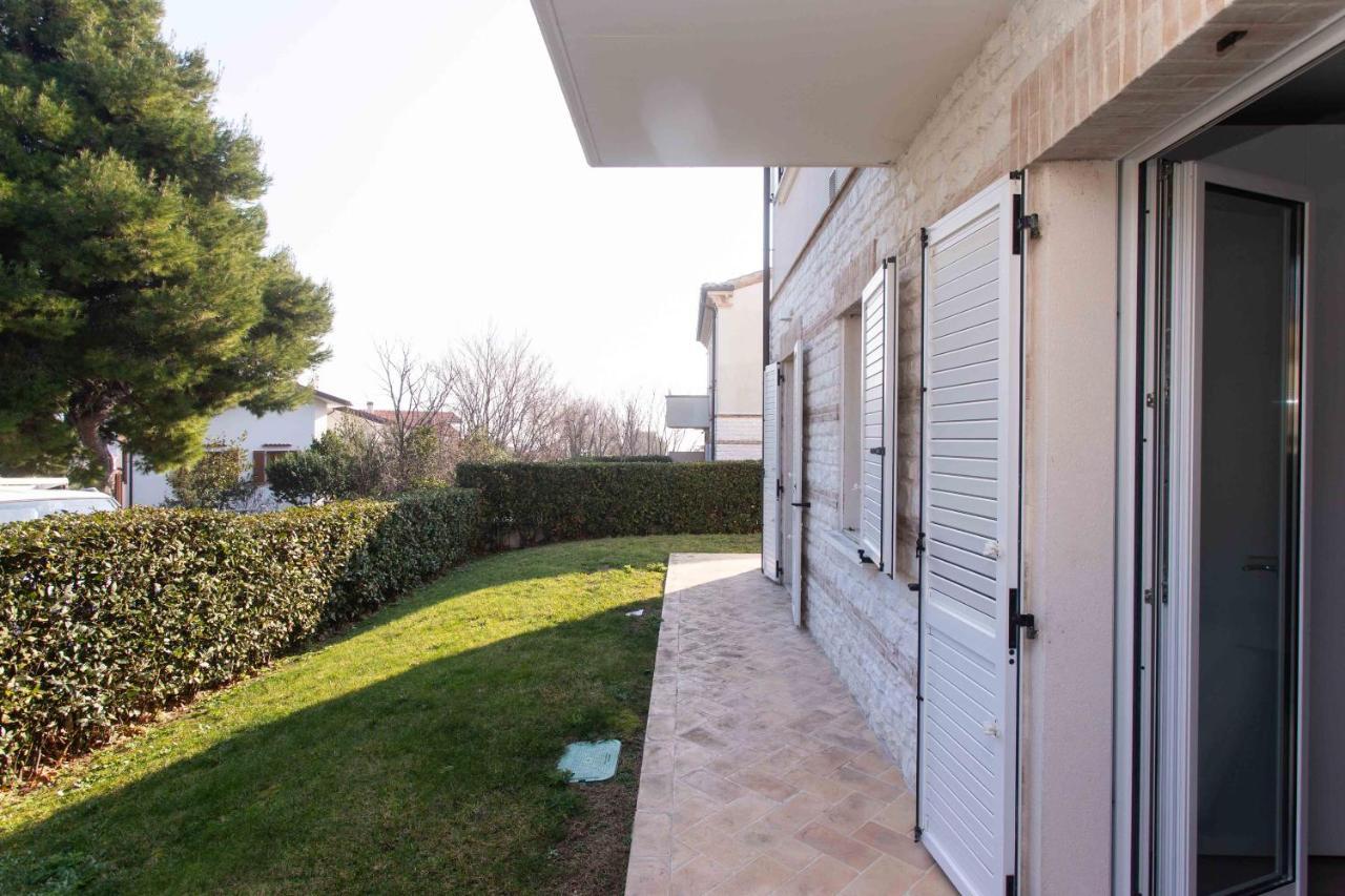 S018 - Sirolo, Nuovissimo Trilocale In Pietra Con Giardino Dx Apartment Exterior foto