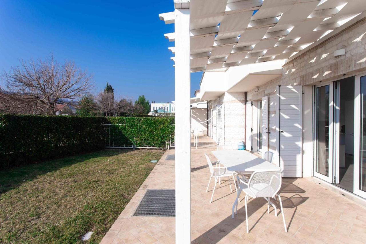 S018 - Sirolo, Nuovissimo Trilocale In Pietra Con Giardino Dx Apartment Exterior foto